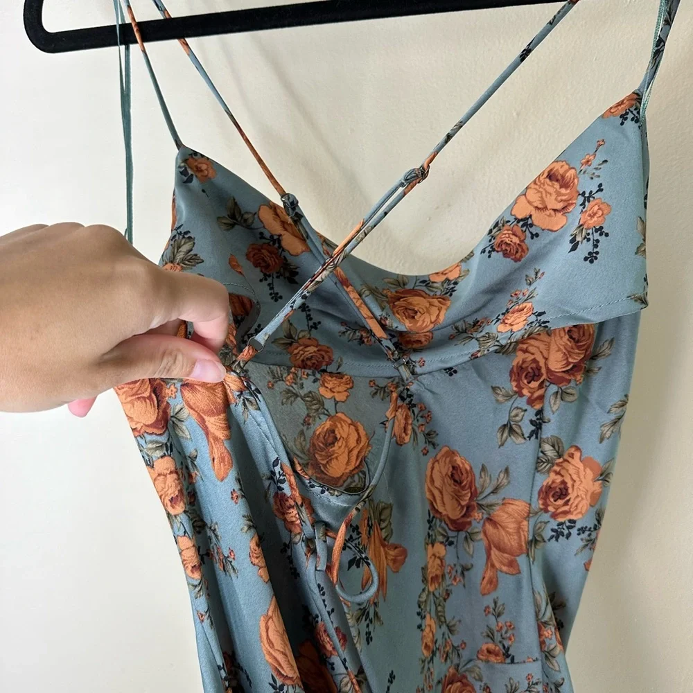 Floral cowl neck midi dress - Picture 4 of 6